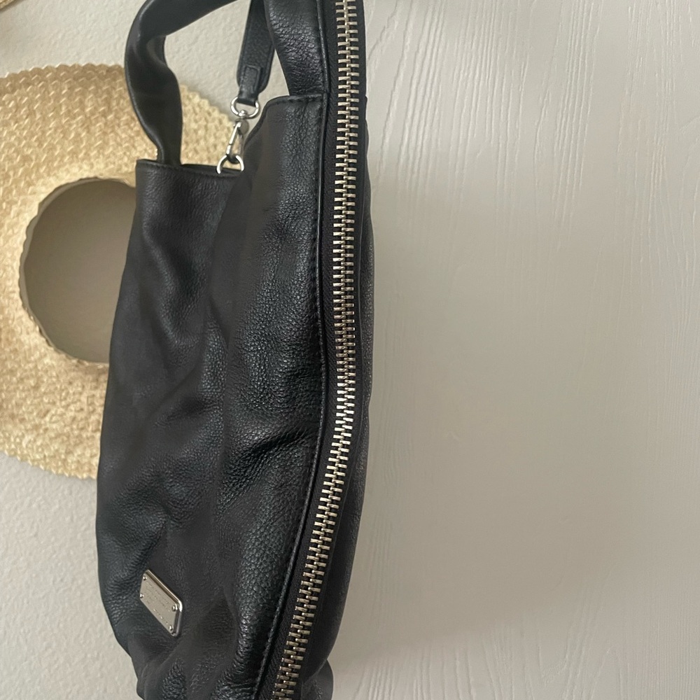 Marc Jacob women’s black hand bag with cross body strap